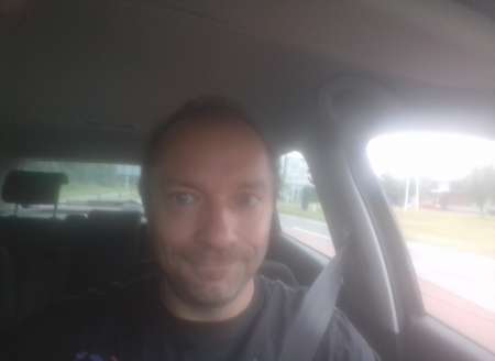 homme sportif propose massage relaxation 