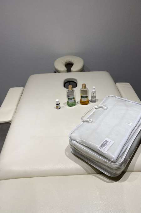 Homme offre massage pour couple ou femme