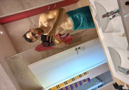 Homme 26 ans cherche relations discret