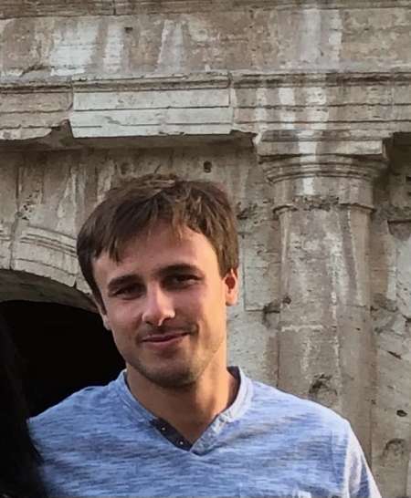 Jeune homme cherche plaisirs sensuels