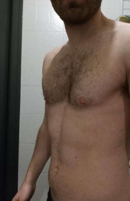 Cherche femme mature pour partage d'expérience.