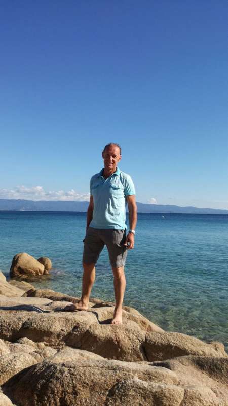 recherche femme de preference africaine ou asiatiq