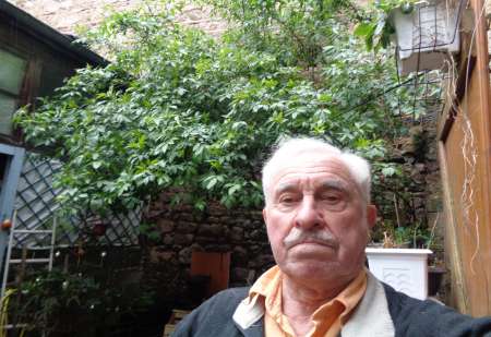 s�nior.... cherche calins.....