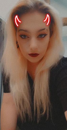 Domina v�nale pour soumis et adorateurs.