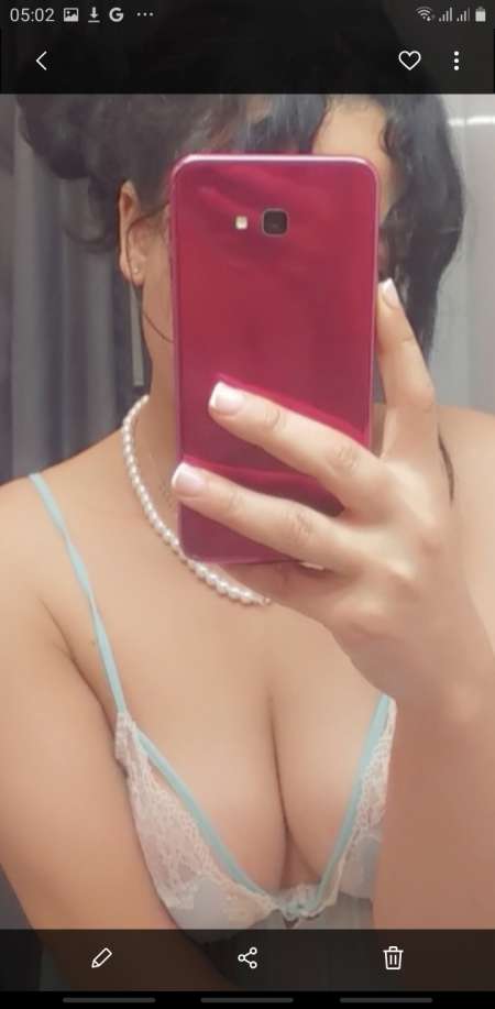 Cc jolie nana aime se faire plaisir