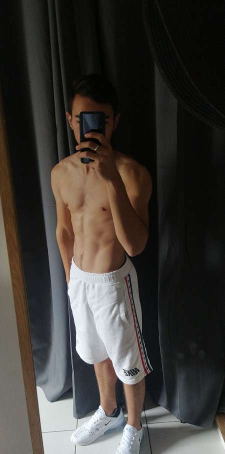 Jeune étudiant cherche à baiser