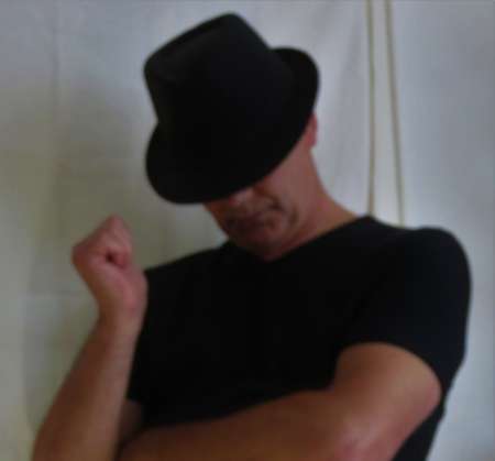 HOMME 60,PYSIQUE AGREABLE,MINCE,SENSUEL ET GENTIL