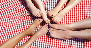 Mature aux jolis pieds