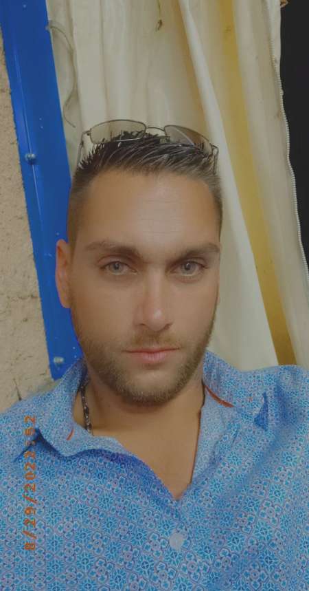 Eros ,escort boy au service des femme.