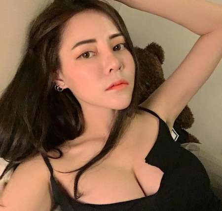 jolie femme asiatique belle mains douce a B�ziers