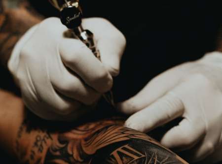 Tatoueur propose troc