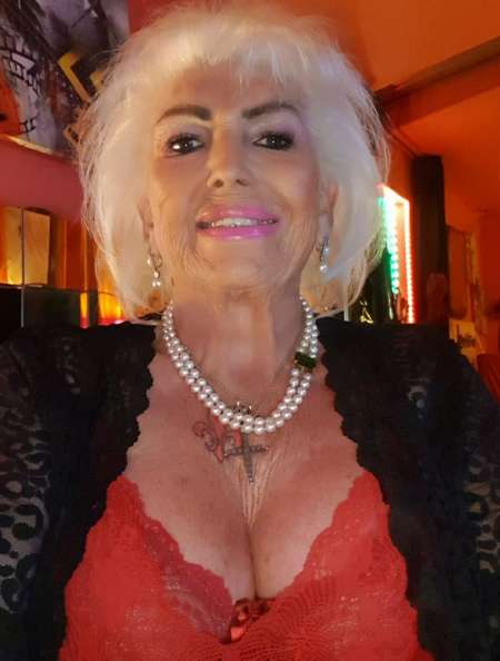 Livia belle femme mature