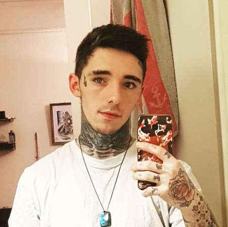 escort tatoueur de 28 ans