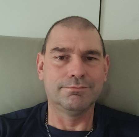 Homme cherche femme de ménage an petite tenu