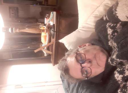 Soumis aux femmes fétichiste de leurs pieds .