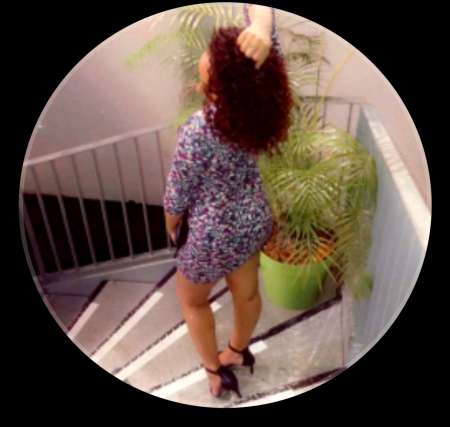 Jeune femme cherche le danger