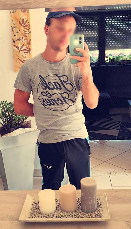 Jeune homme bm cherche fille pour plan � 2 ou +