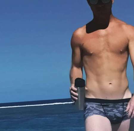 Ma�tre Nageur Libertin se d�place et re�oit.