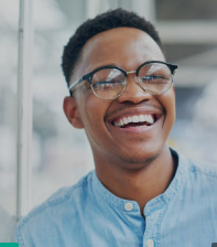 Un etudiant a l'universite a la fois Masseur Afric