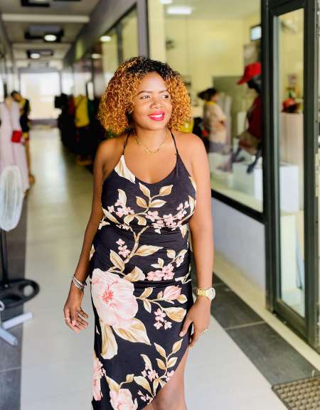 Femme s�rieuse fid�le