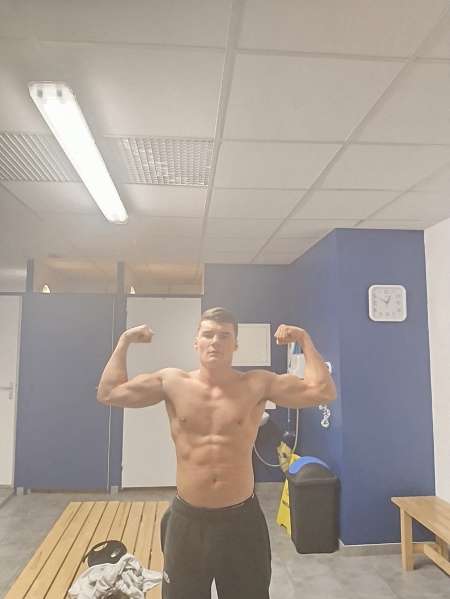 Cherche une femme pour me d�puceler