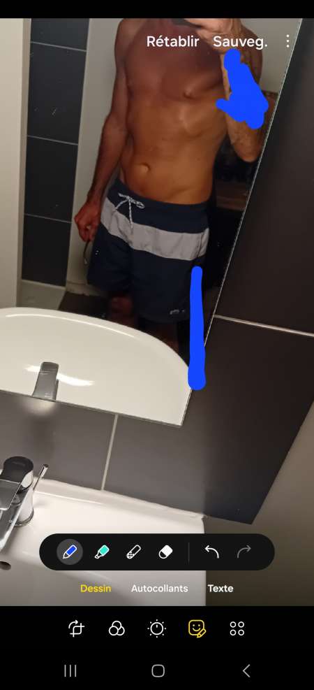 Beau gosse cherche a se faire sucer