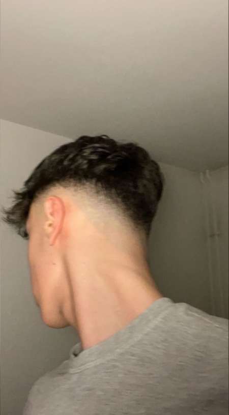 21 ans cherche plans cul régulier (18-40 ans)