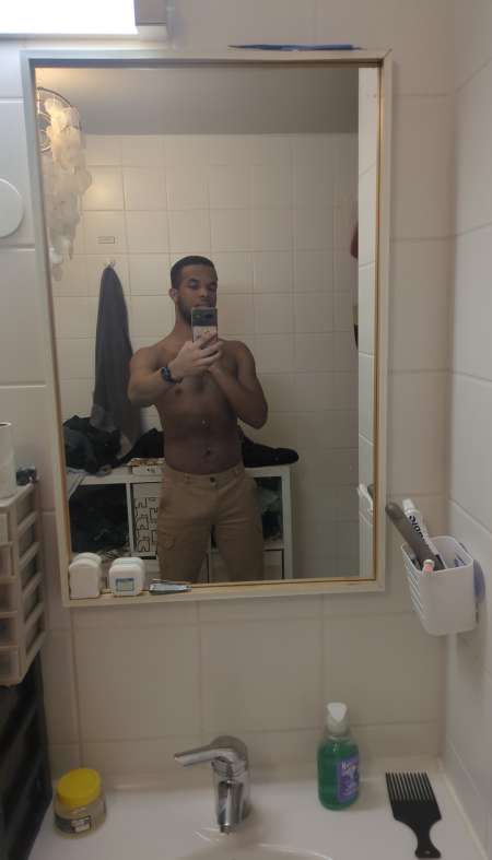  M�tisse 20 ans muscl� et dominant