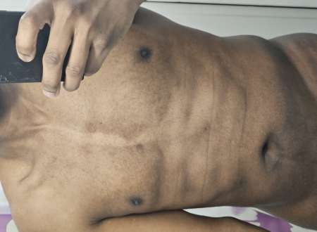 Black offre son corps avec plaisir