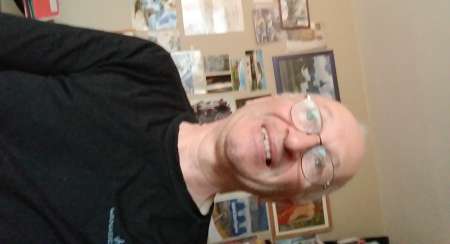  Accompagnateur de femme mature se sentant seule