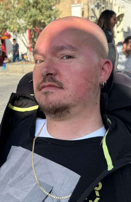 Homme handicap� cherche compagnie