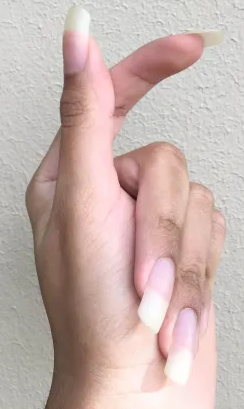 Main dispo pour vos photos/vid�os et autres