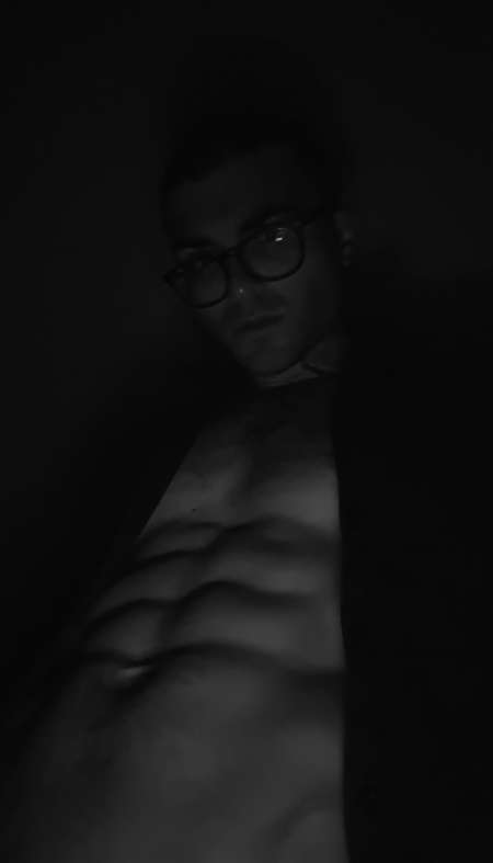  Jeune escort boy d�placement uniquement