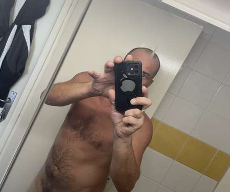 Un homme rechercher un femme pr�f�rence plus �g�e