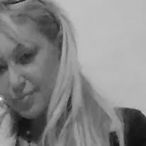 jeune femme recherche tous types d'emploi mars.