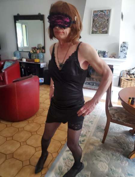 Lola travestis propose faire m�nage