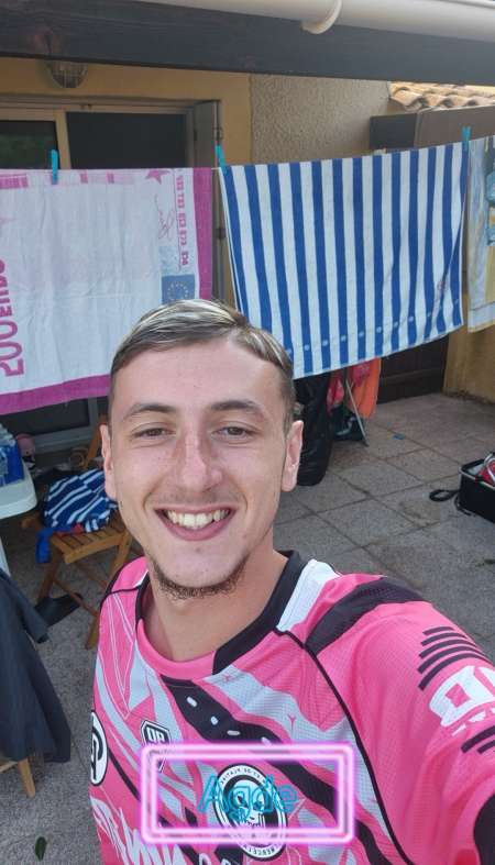 Jeune homme de 22ans residant dans a courbevoie