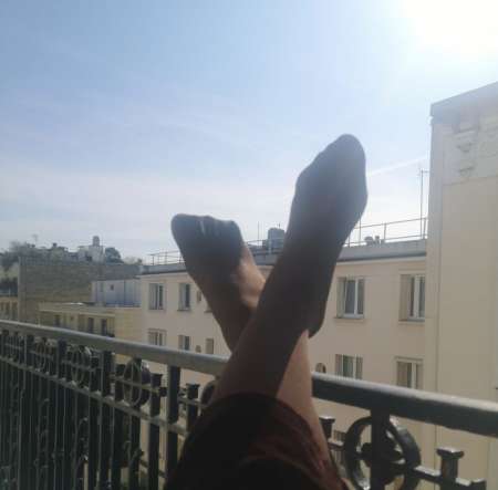 Un gentleman pr�t � servir une belle demoiselle ?