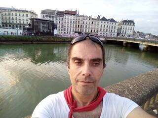 massage nudiste et bien �tre pays basque ET cantal