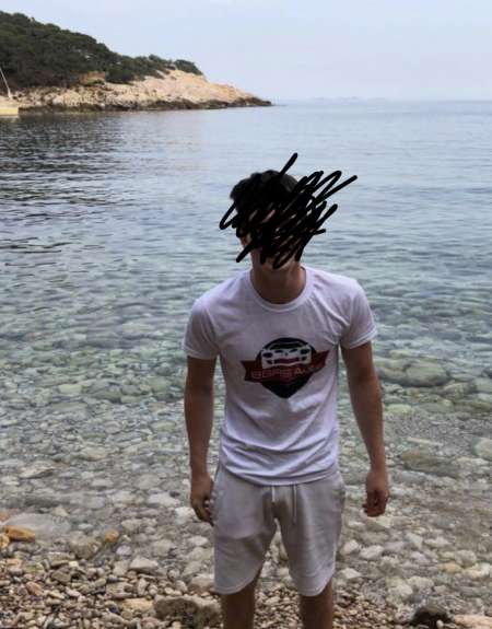 Jeune homme libertin pour Femme ou couple