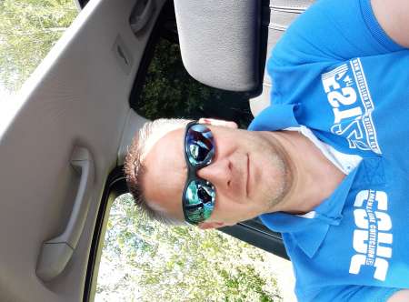 L�cheur de chatte poilu ou ras�