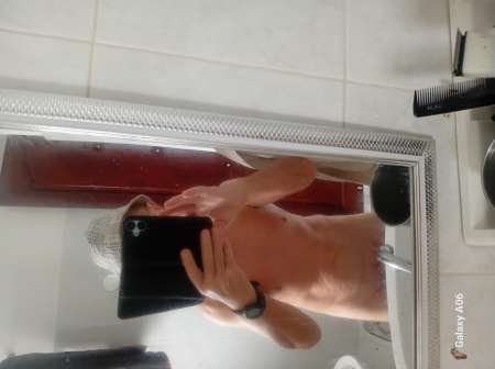 Cherche petites femmes minces vierges