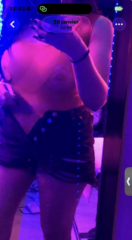 Charmante brune orientale