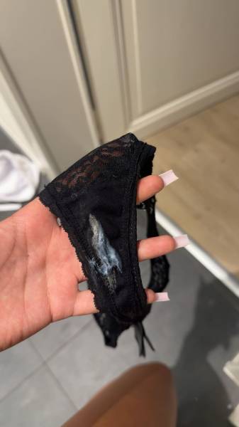 Jeune palois cherche strings trempé ou voyeurisme