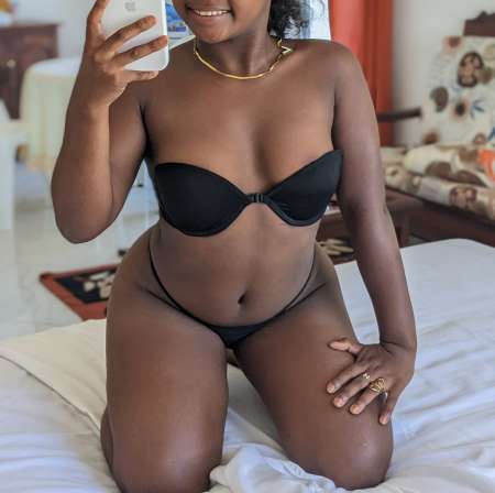 Petite Le�la 18ans skinny