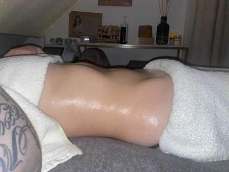 FEMME CHERCHE MASSEUR OU MASSEUSE