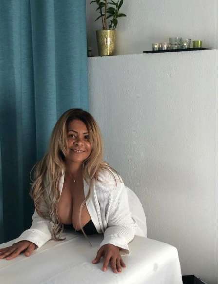 LAURA UNE MASSEUSE AUX MAIN EXPERTE