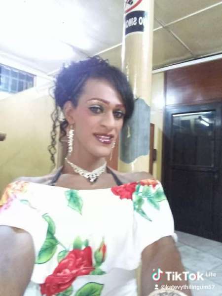 Personne transgenre �l�gante cherche rencontres et