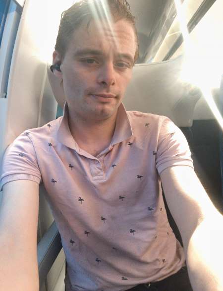 homme 32 Echanges ecoute et presence reel virtuel