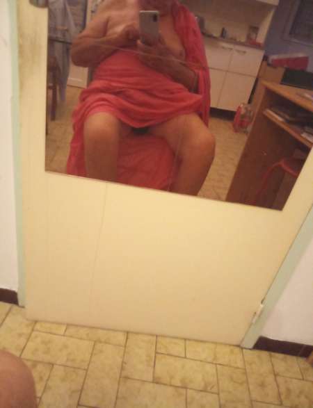 Cherche un jeune homme pour caresse et +